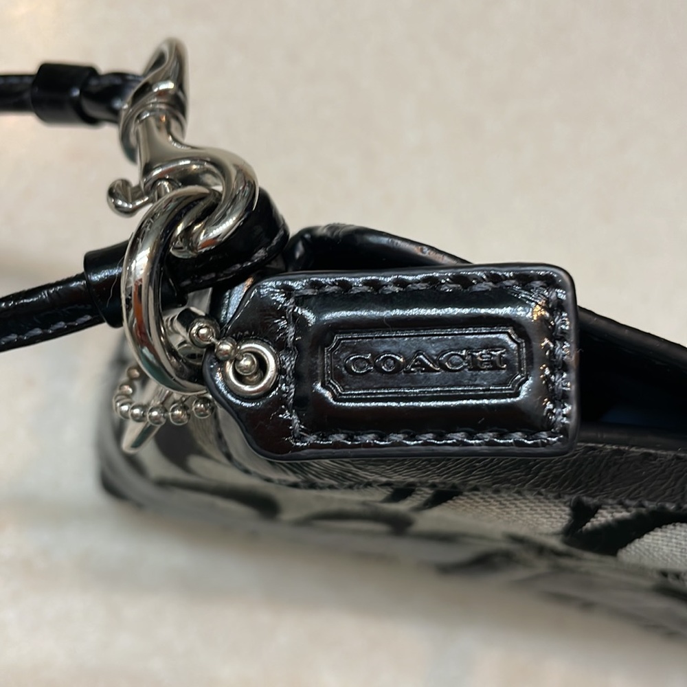 Coach wristlet - Picture 2 of 4